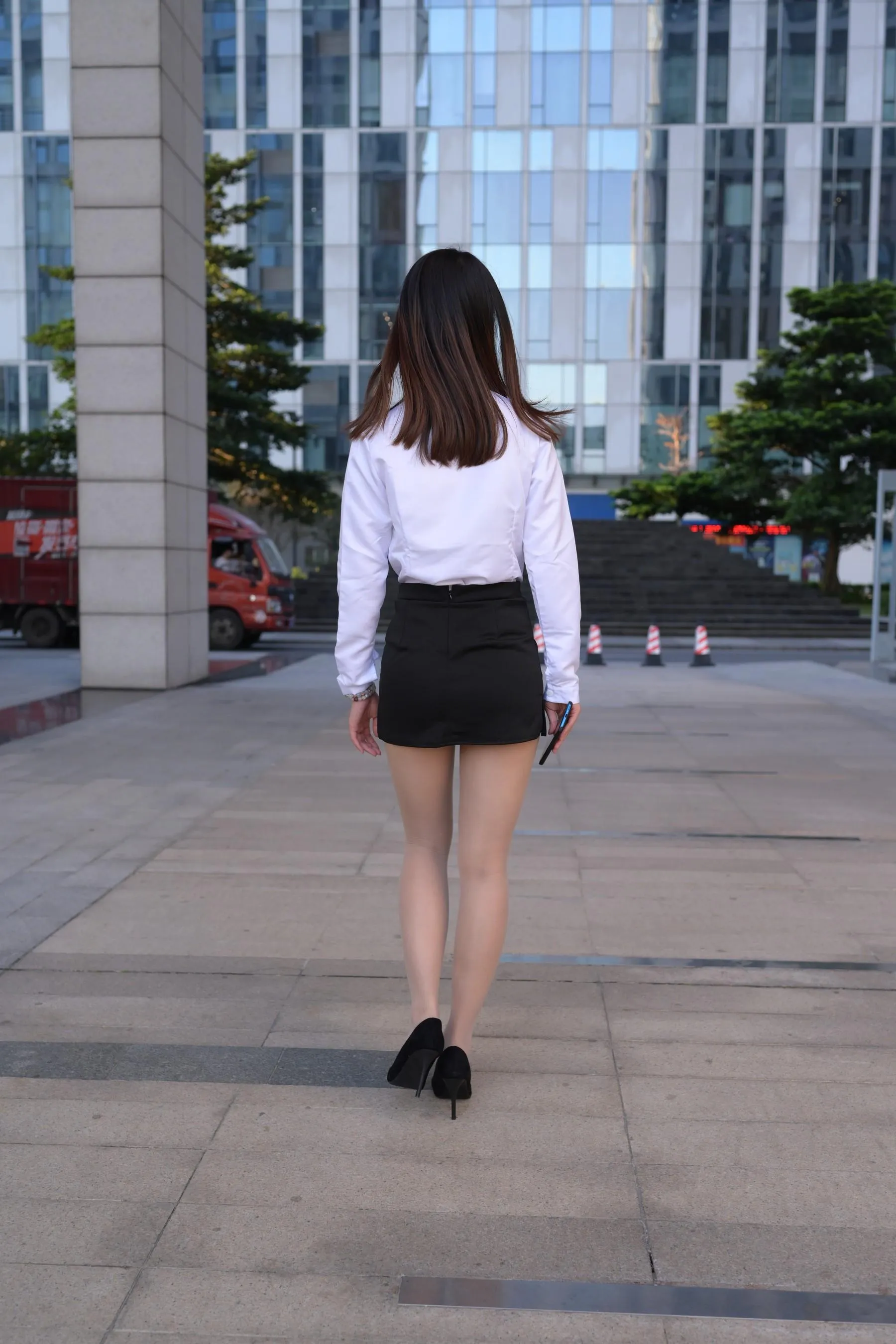 [魔镜街拍] NO.082 SM_0006街拍肉丝高跟制服ol小姐姐 [203P]插图7